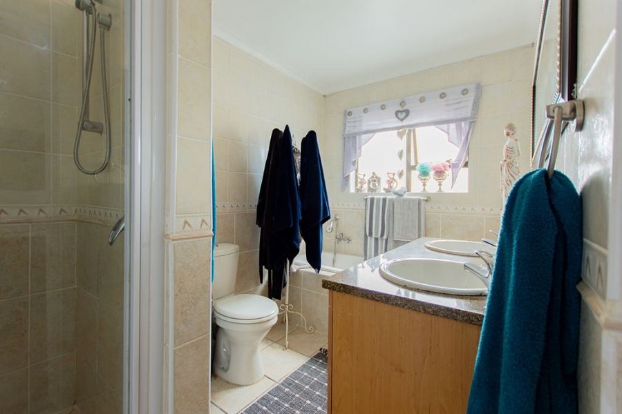 7 Bedroom Property for Sale in Myburgh Park Western Cape